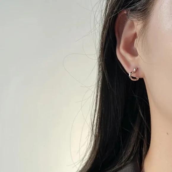 NEW 925 STERLING SILVER HEART HOOP EARRINGS, NICE EARRINGS, CUTE EARRINGS - Picture 5 of 6